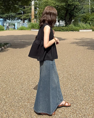 Slit-line long denim skirt
