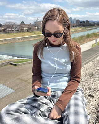 Raglan sleeve color-point knit