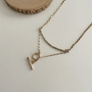 Round motif toggle clasp necklace