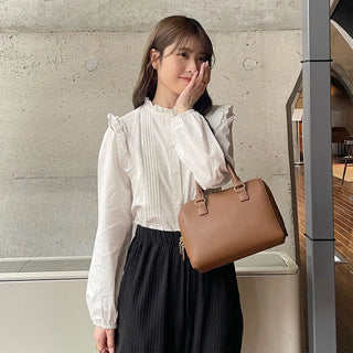 Shoulder frill blouse
