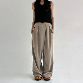 Low-rise slacks with asymmetrical pleats