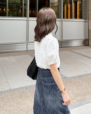 Flower punched short-sleeved blouse