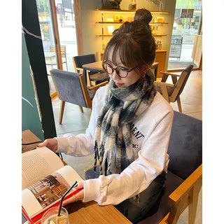 Raglan Sleeve Lettering Sweatshirt