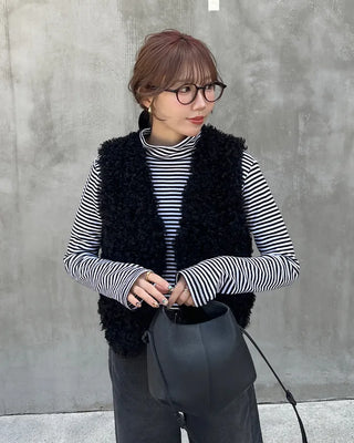 Striped half-turtleneck cut and sew