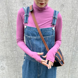 Toned-down color turtleneck T-shirt