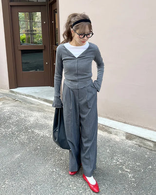 Open V-neck cuff detail T-shirt