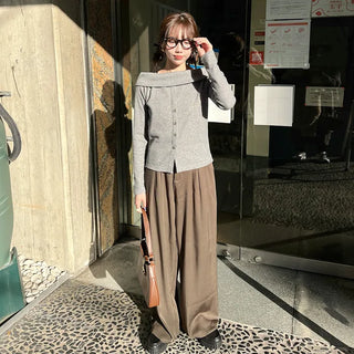 Off-shoulder button knit