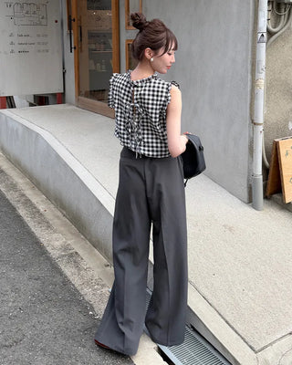 Frilled gingham check sleeveless blouse