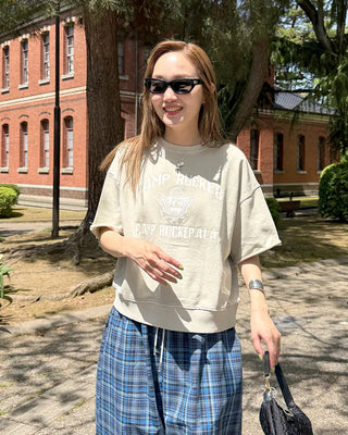 Cut-off hem sweat half-length T-shirt