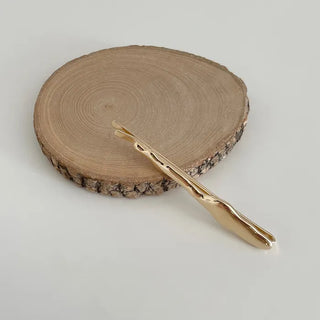 Asymmetrical hairpin