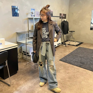 Knee-ripped denim pants