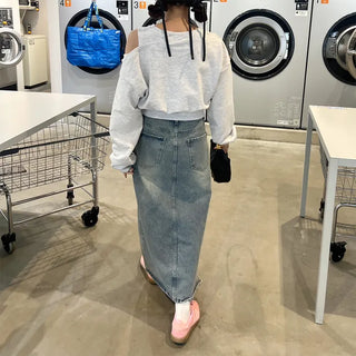 One-off shoulder cropped sweatshirt