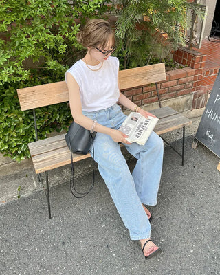 Simple sleeveless T-shirt