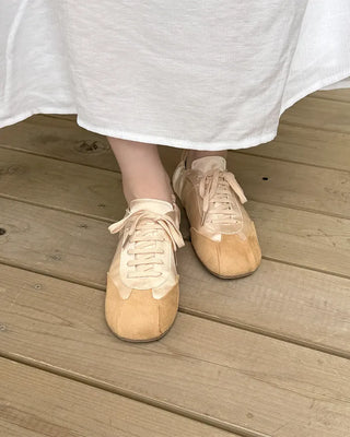 Simple color sneakers