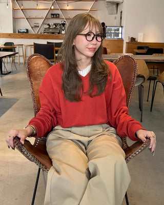 Semi-cropped V-neck sweatshirt