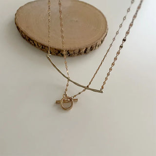 Round motif toggle clasp necklace