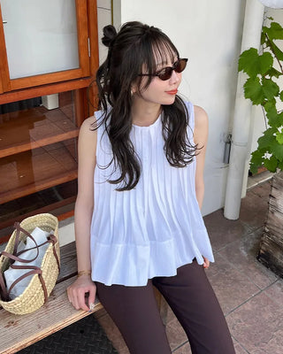 Pleated sleeveless blouse