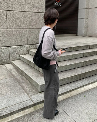 V-neck long-sleeve knit