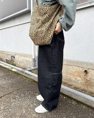 Stitch pocket raw denim pants