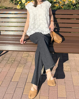 Flower pattern sleeveless blouse
