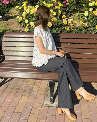 Flower pattern sleeveless blouse