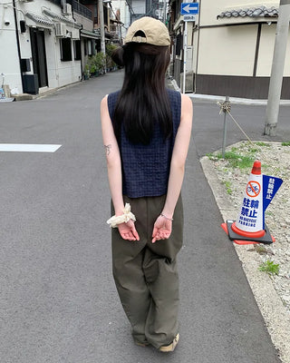 Checked ribbon gathered sleeveless blouse