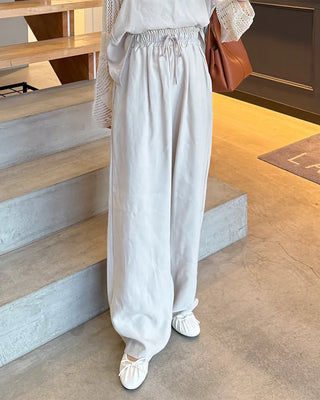 Simple wide banded slacks
