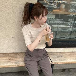 Ribbed round neck knit