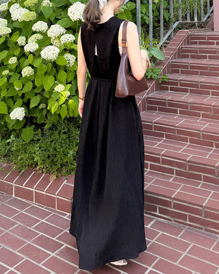 String pleated sleeveless long dress