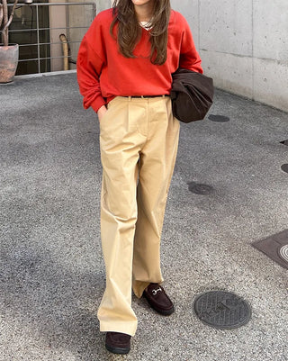 Semi-cropped V-neck sweatshirt