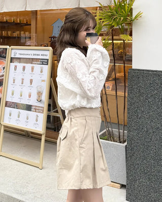 Short pleated pants