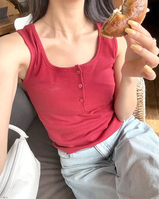Button-up simple sleeveless top