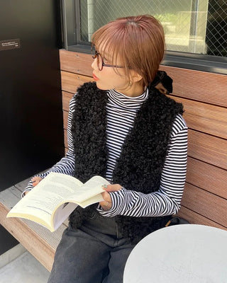 Striped half-turtleneck cut and sew