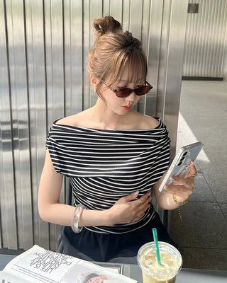 Striped off-shoulder short-sleeved T-shirt