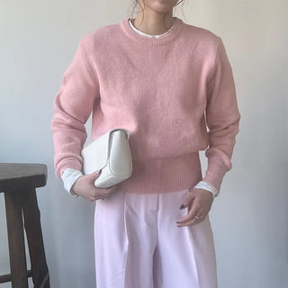 Simple and colorful knitwear