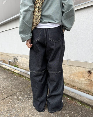 Stitch pocket raw denim pants