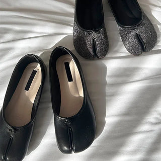 Tabi shoes