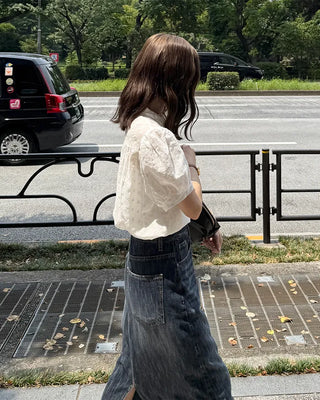 Flower punched short-sleeved blouse