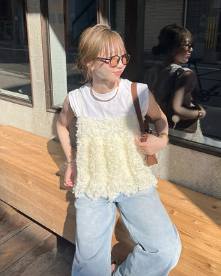 Simple sleeveless T-shirt