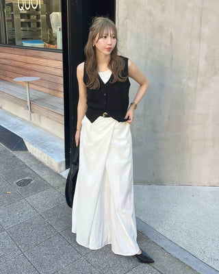 V-neck knit vest