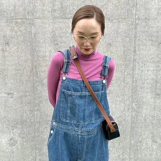 Toned-down color turtleneck T-shirt