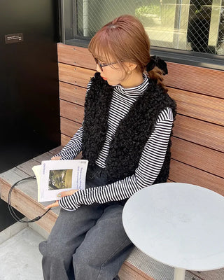 Striped half-turtleneck cut and sew