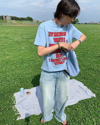 Color lettering cropped short-sleeved T-shirt