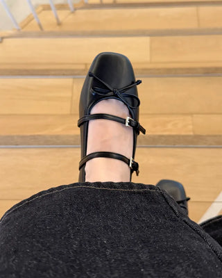 Two-strap flat shoes