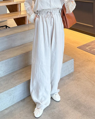 Simple wide banded slacks