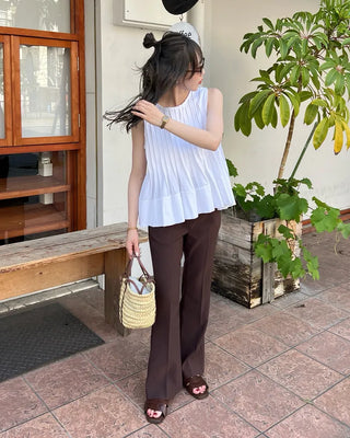 Pleated sleeveless blouse