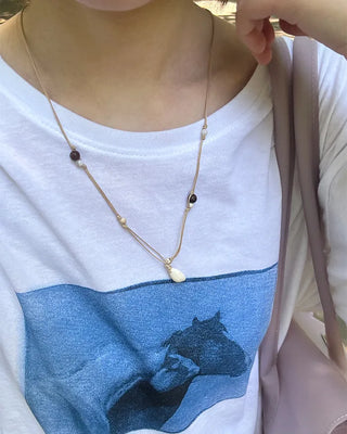 Vintage shell pendant necklace