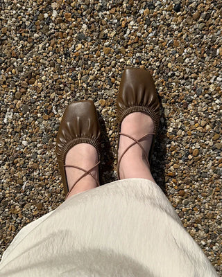 Shirring strap flat shoes