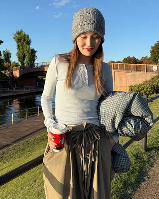 Simple long-sleeved T-shirt with half buttons
