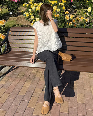 Flower pattern sleeveless blouse